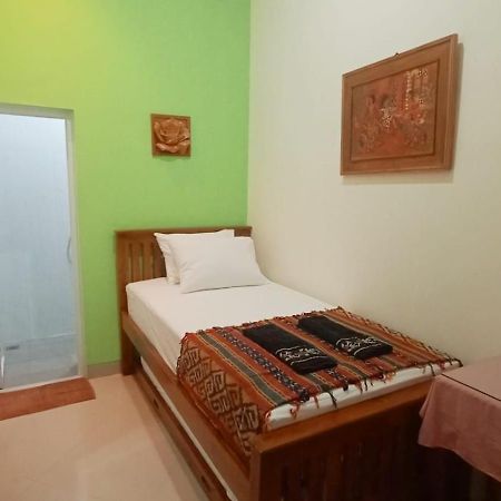 The Cabin Hotel Ambasador Джокякарта Екстериор снимка