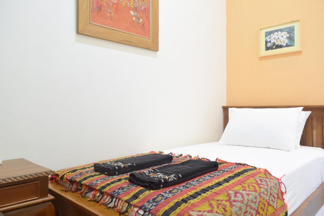 The Cabin Hotel Ambasador Джокякарта Екстериор снимка