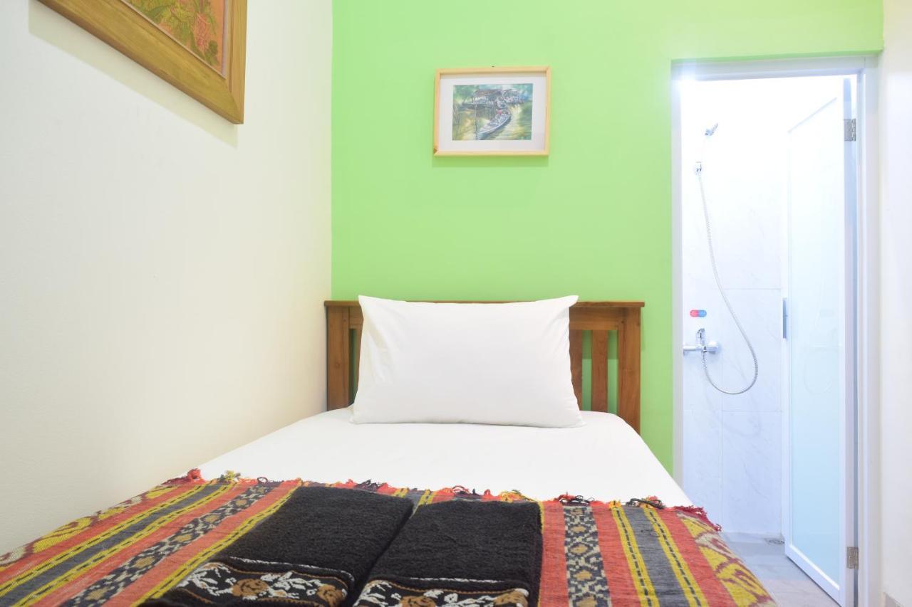 The Cabin Hotel Ambasador Джокякарта Екстериор снимка