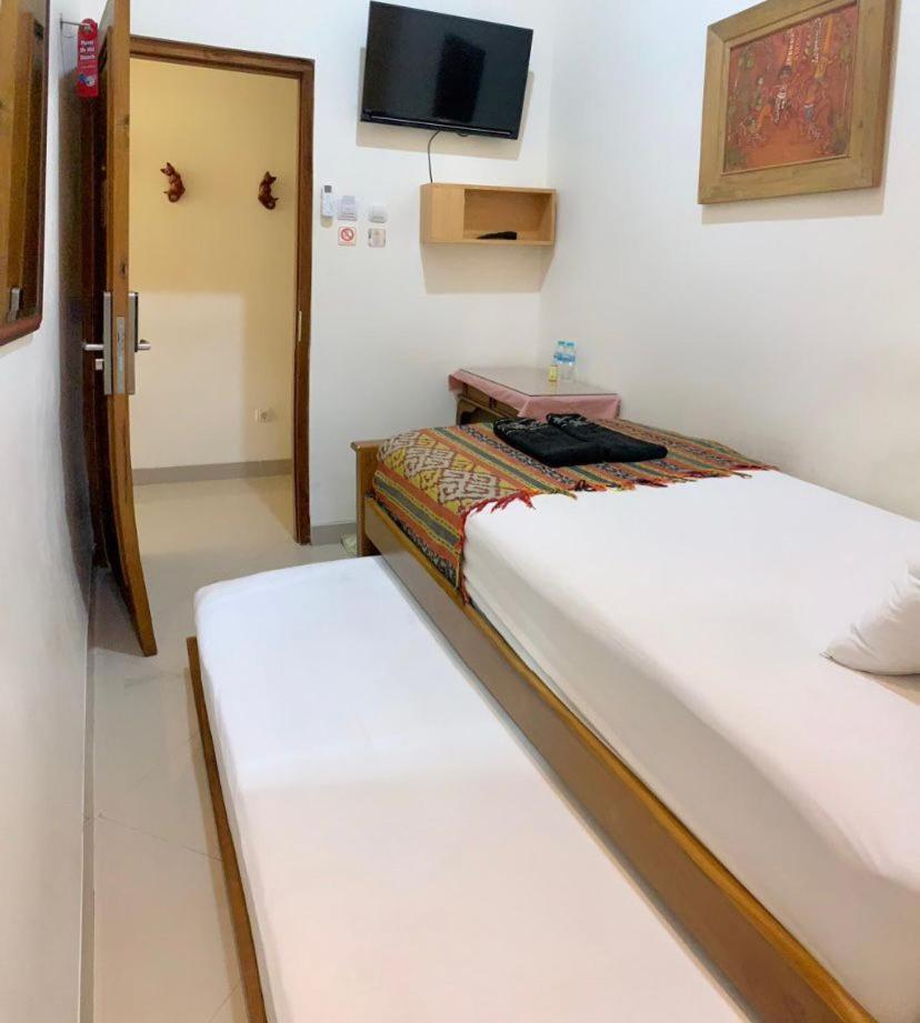 The Cabin Hotel Ambasador Джокякарта Екстериор снимка